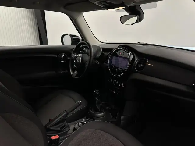 Mini Hatch view 12