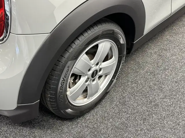Mini Hatch view 11