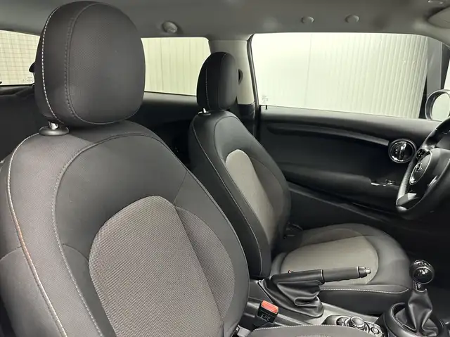 Mini Hatch view 13