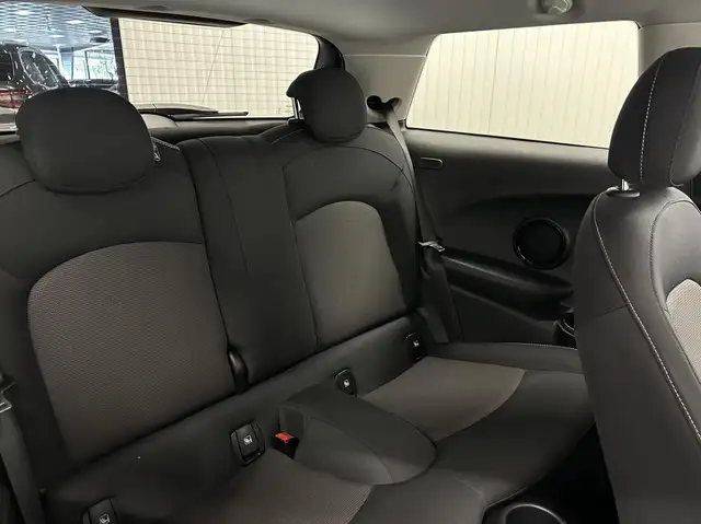 Mini Hatch view 14