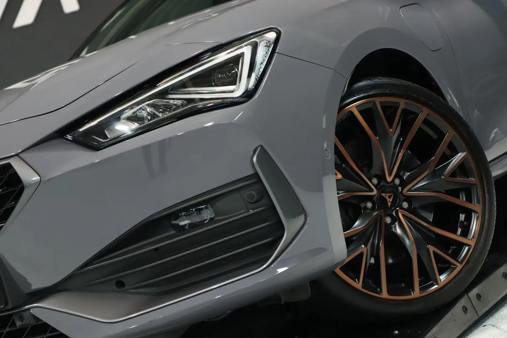 CUPRA Leon Sportstourer 1.4 e-Hybrid VZ Copper / PANODAK / KE Gris - 2