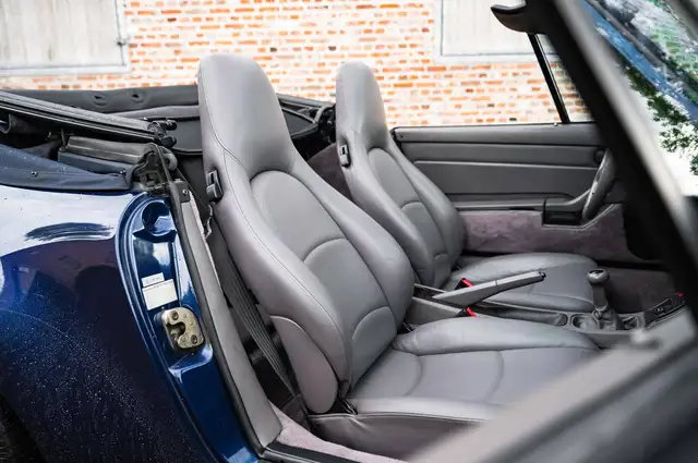 Porsche 911 view 12