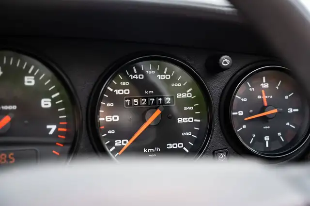 Porsche 911 view 21