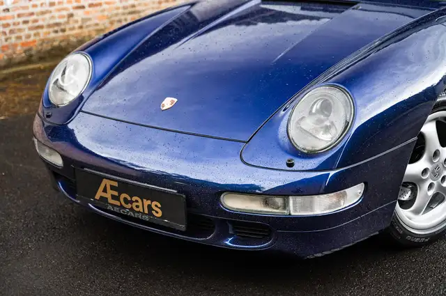 Porsche 911 view 9