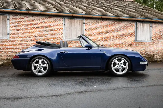 Porsche 911 view 23