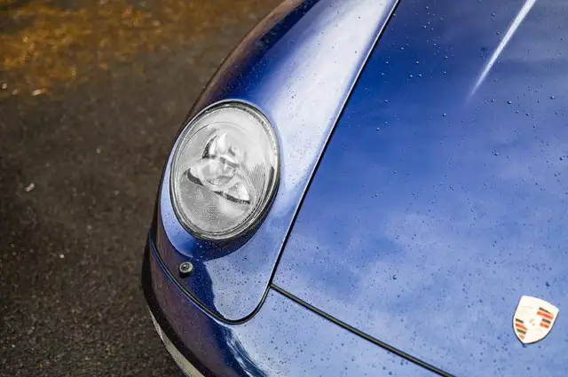 Porsche 911 view 8