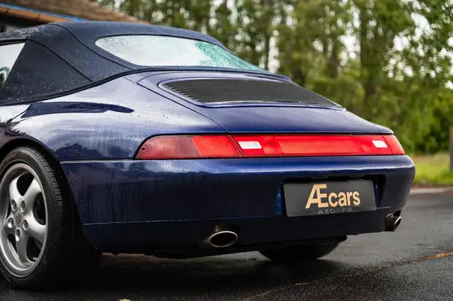 Porsche 911 view 5
