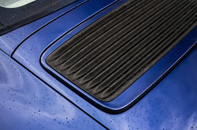 Porsche 911 view 6