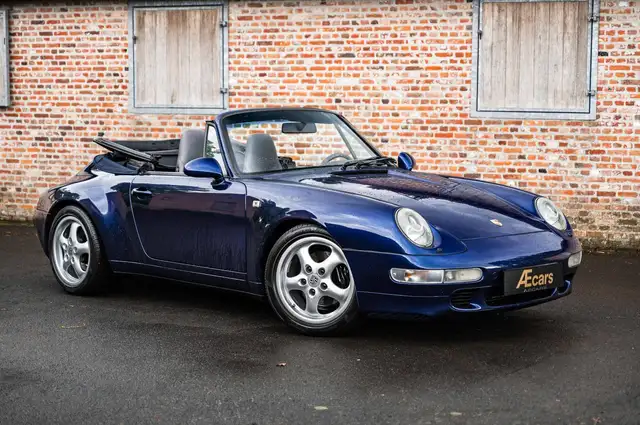 Porsche 911 view 4