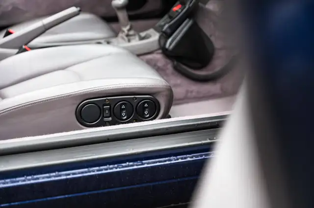 Porsche 911 view 13