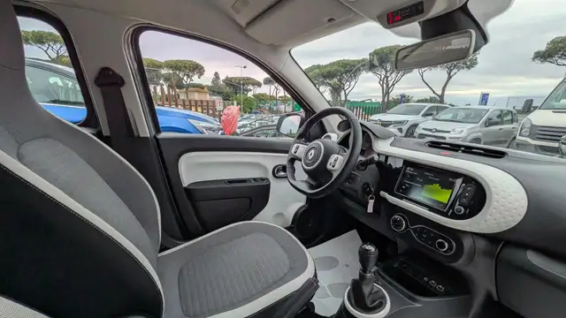 Renault Twingo view 9