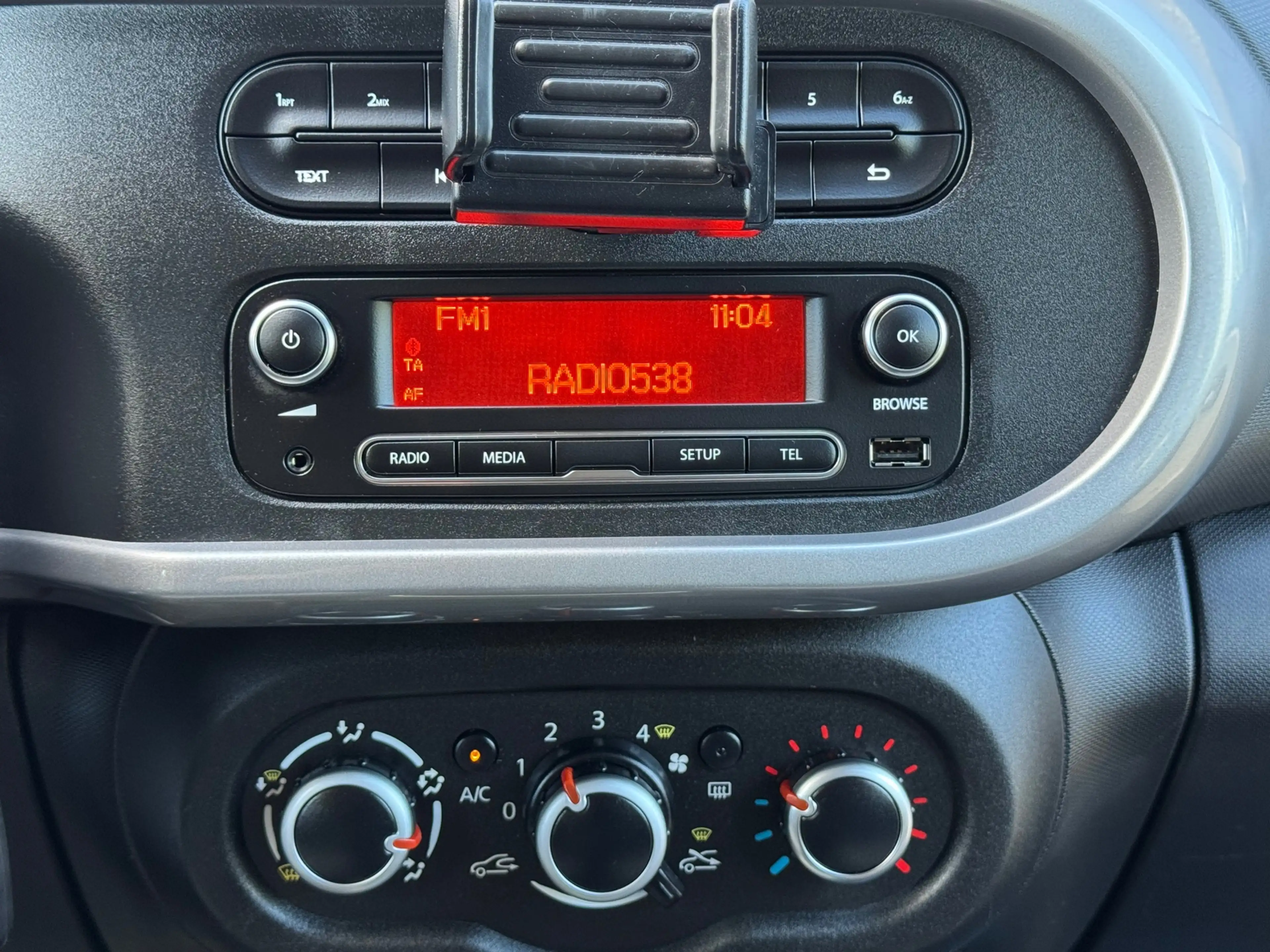 Renault Twingo 1.0 SCe Limited | Parkeersensoren | Airco | Speed — photo 17