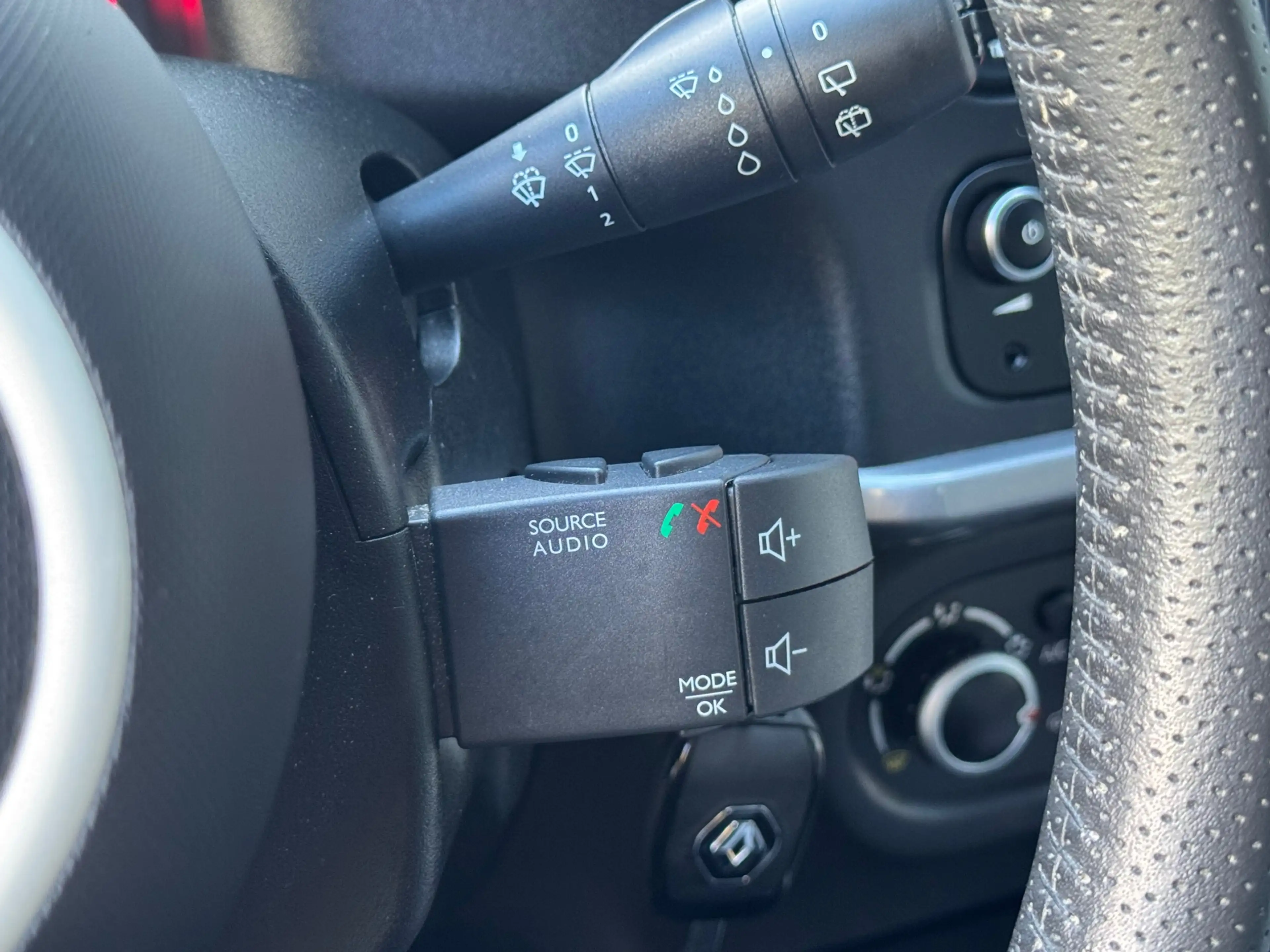Renault Twingo 1.0 SCe Limited | Parkeersensoren | Airco | Speed — photo 22