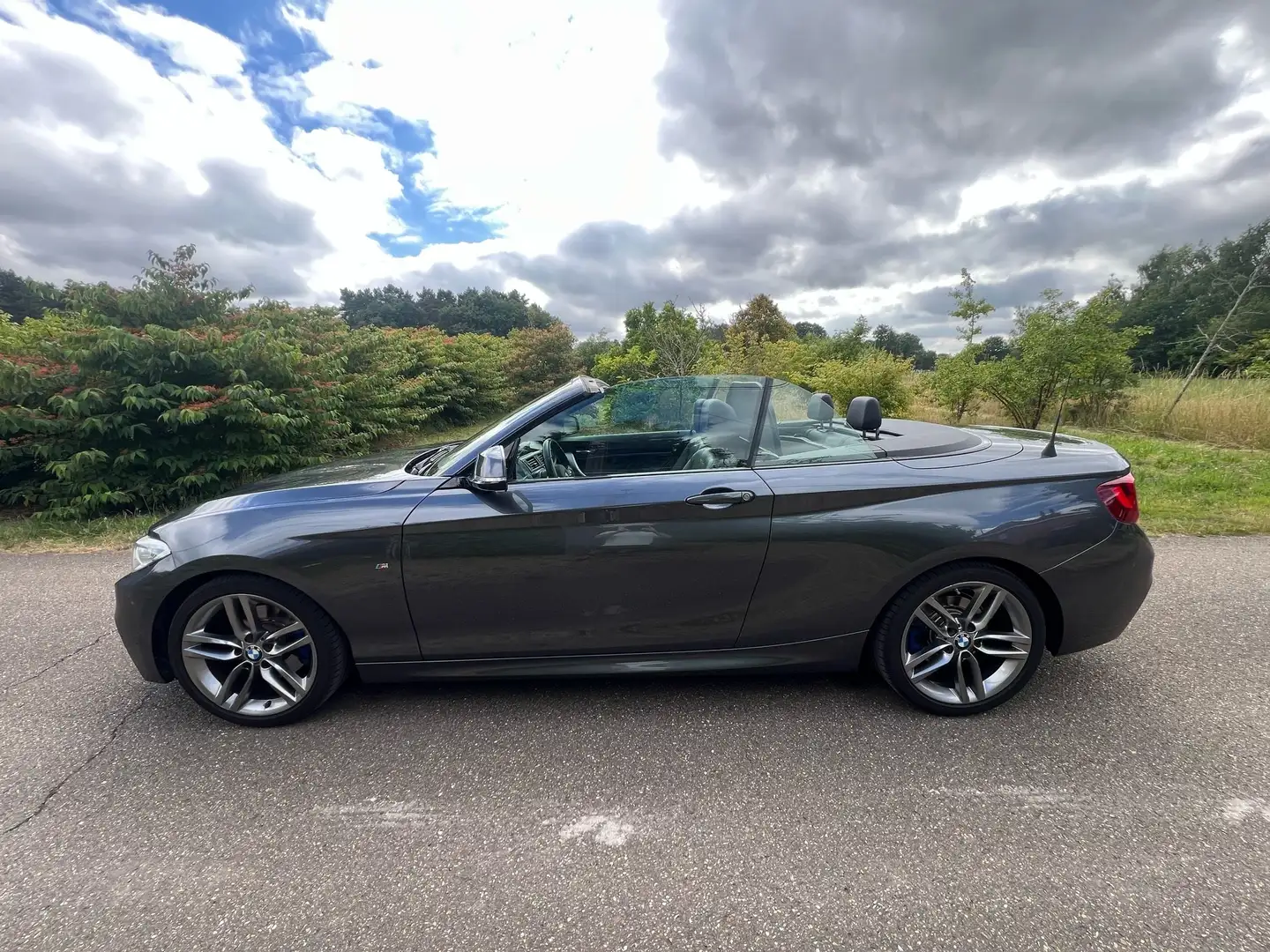 BMW 220 220d Cabrio Sport-Aut. M Sport Grijs - 2