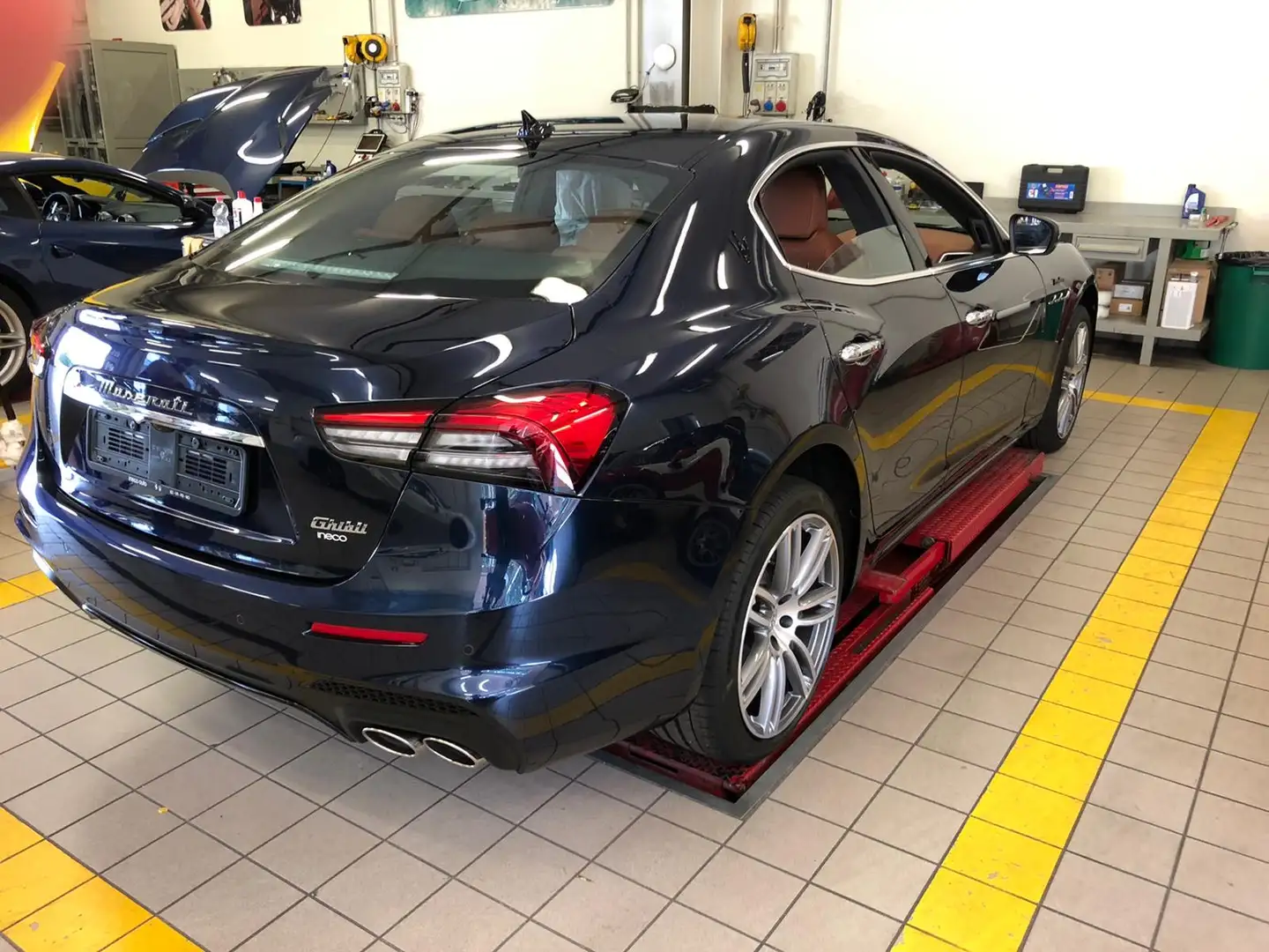 Maserati Ghibli 3.0 V6 Modena 350cv rwd auto - 2