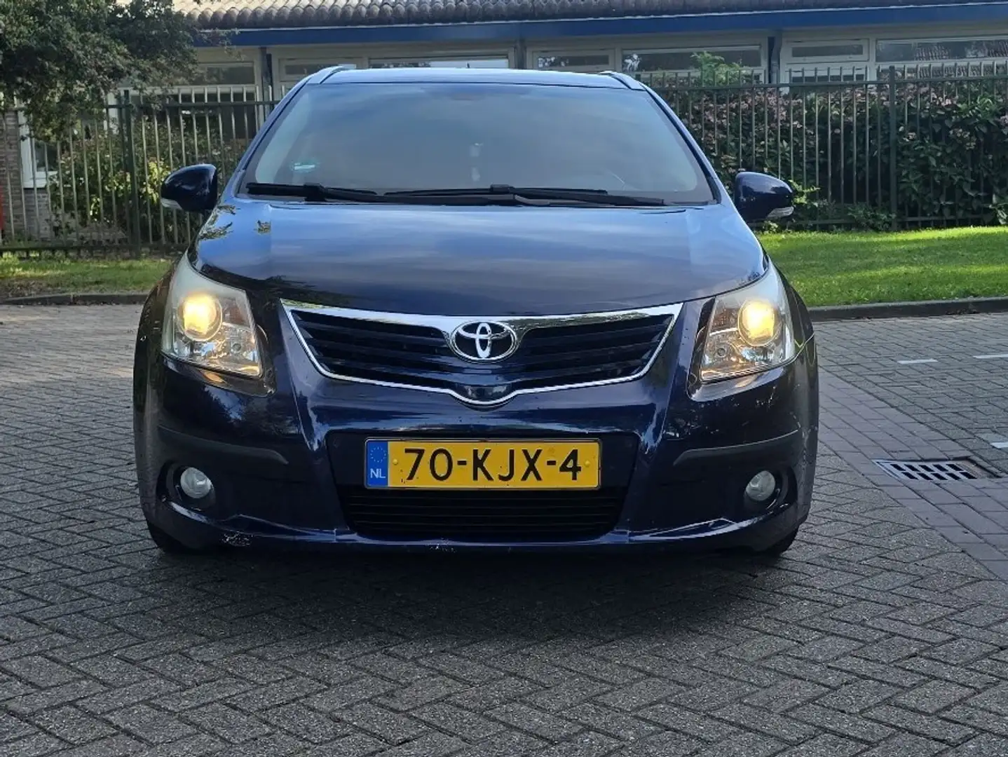 Toyota Avensis 1.6 VVTi Dynamic Blauw - 1