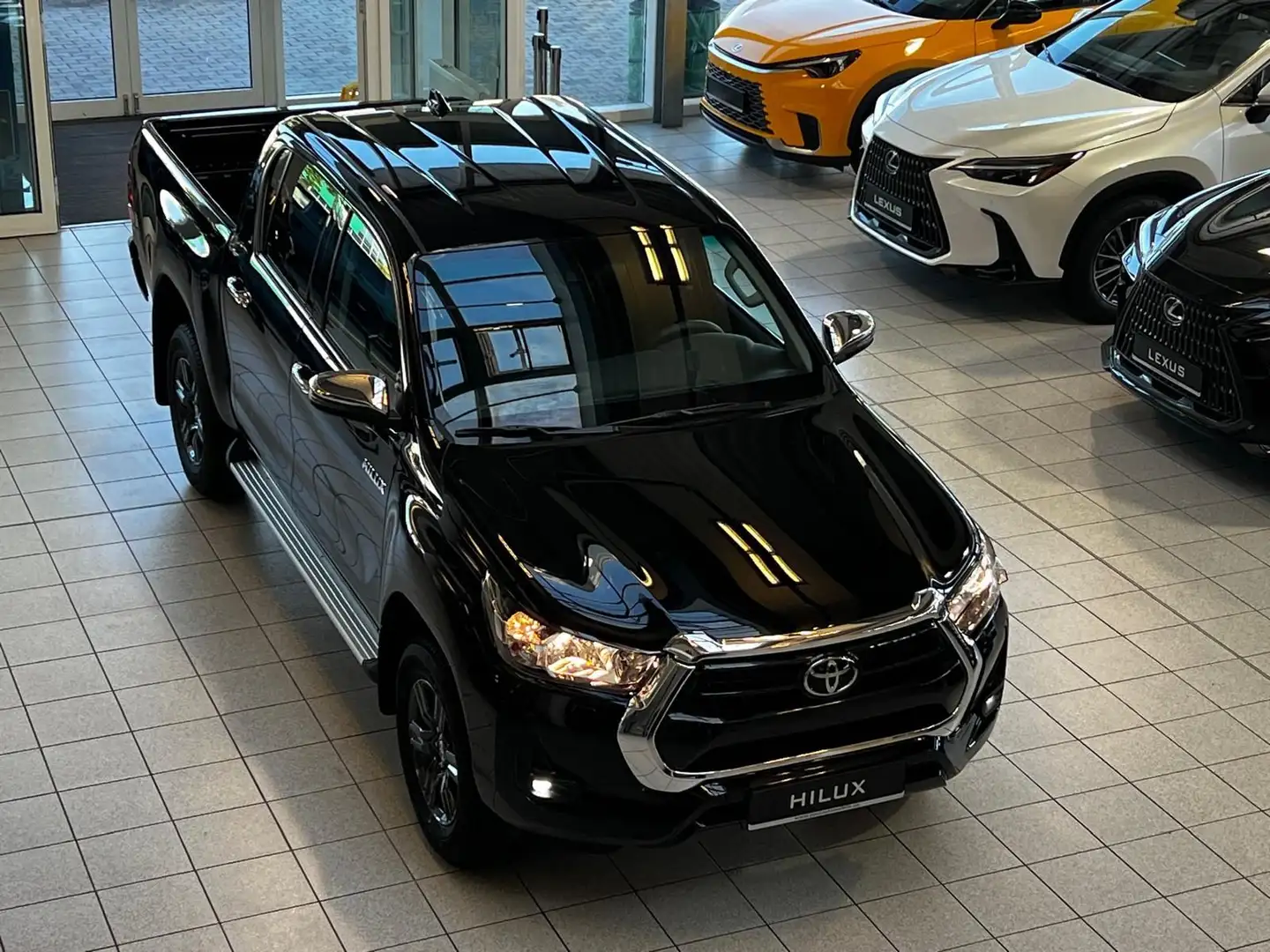 Toyota Hilux HILUX 4x4 DOUBLE CAB-AUTOMATIK-COMFORT-MOD. 2025 Schwarz - 1
