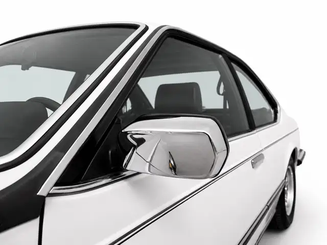 BMW 6 Series view 10