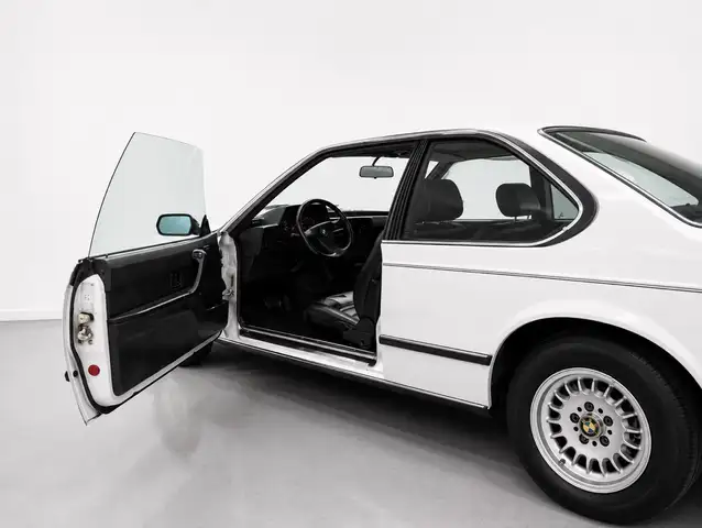 BMW 6 Series view 11