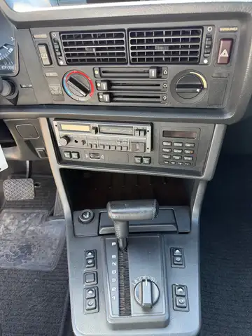 BMW 6 Series view 16