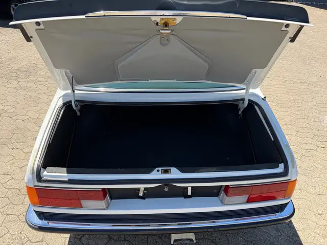 BMW 6 Series view 17