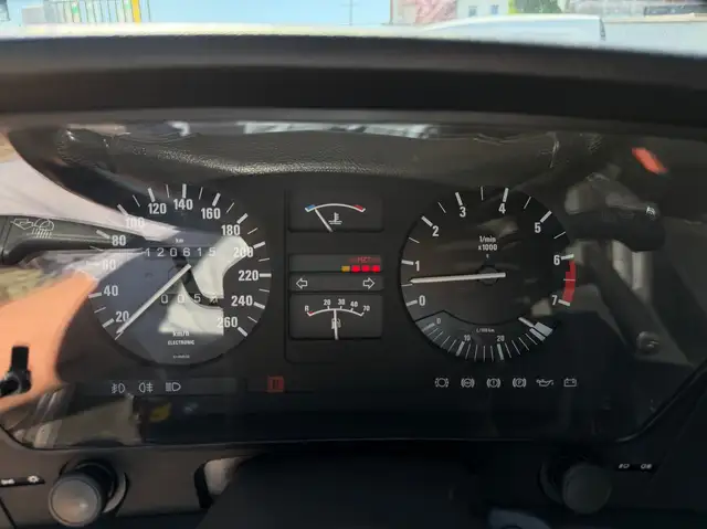BMW 6 Series view 14