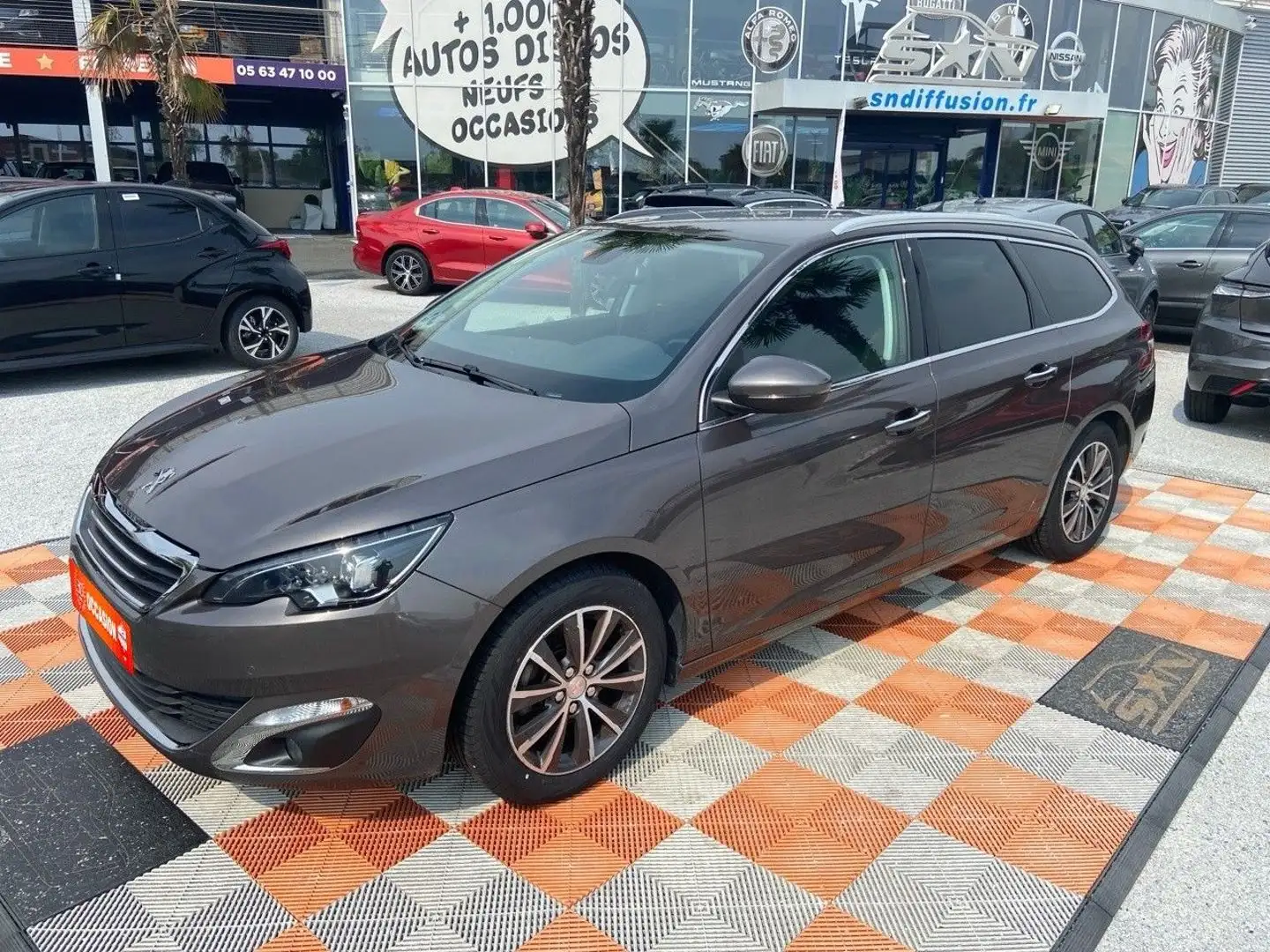 Peugeot 308 1.2 PureTech 130 ALLURE Brun - 1
