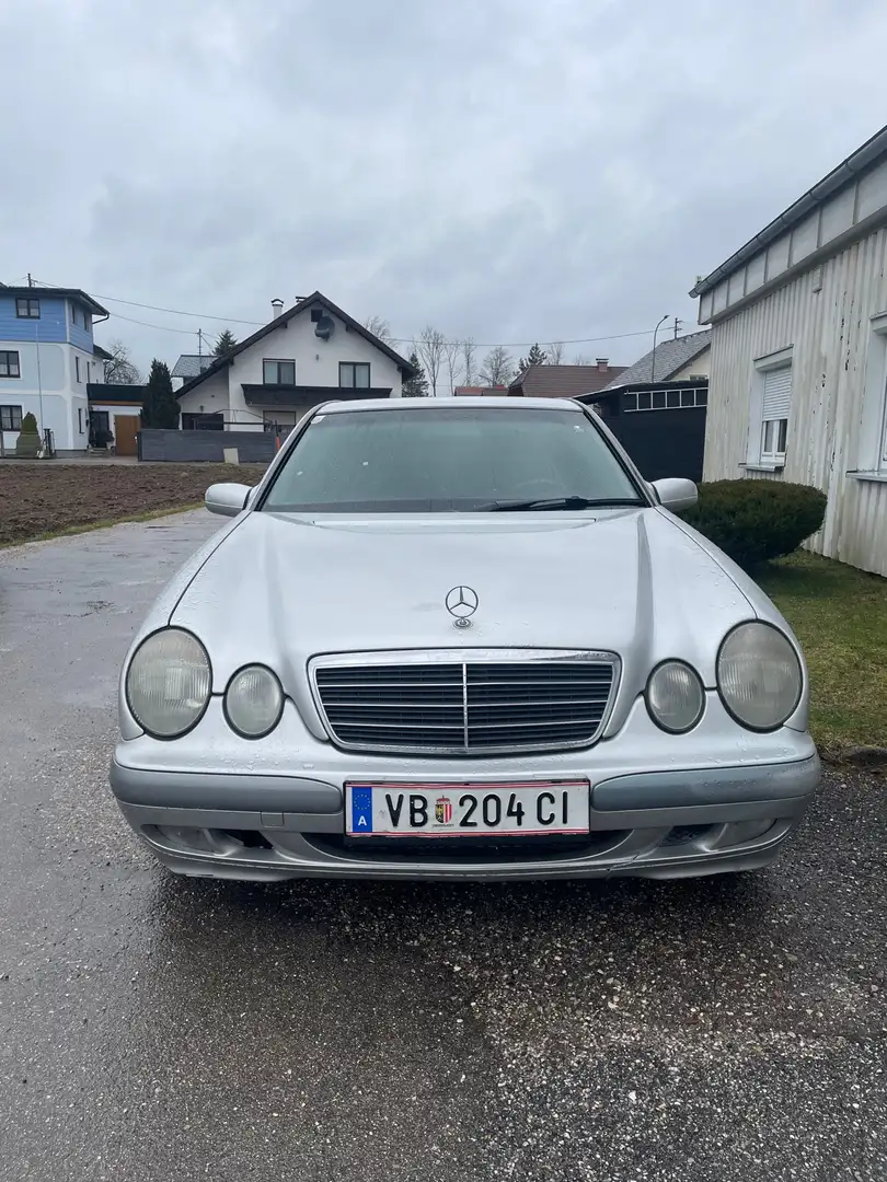 Mercedes-Benz E 220 Classic CDI Aut. Срібний - 2