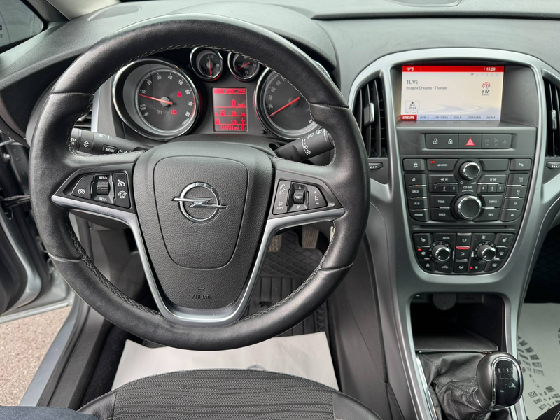 Opel Astra Energy/Facelift/Limo/PDC/Euro5 — photo 14