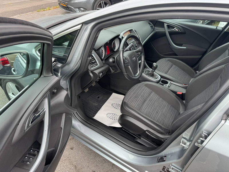 Opel Astra Energy/Facelift/Limo/PDC/Euro5 — photo 20