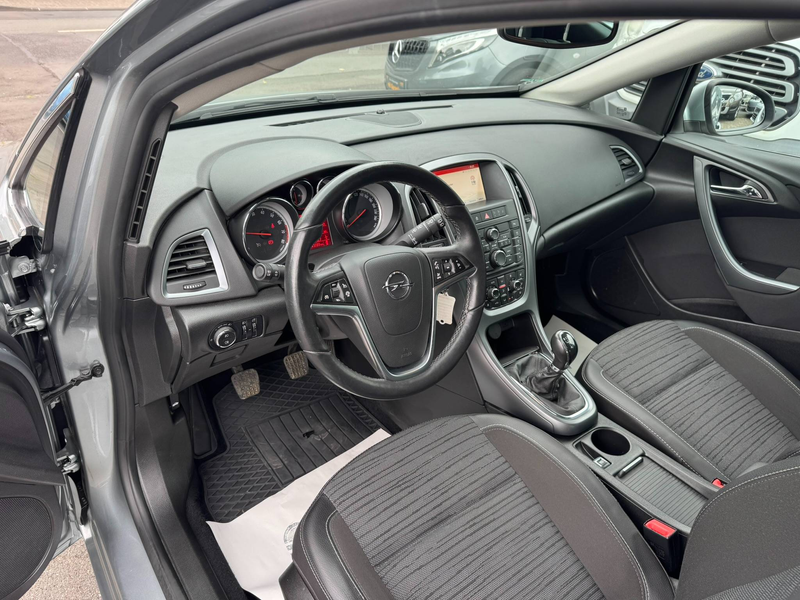 Opel Astra Energy/Facelift/Limo/PDC/Euro5 — photo 19