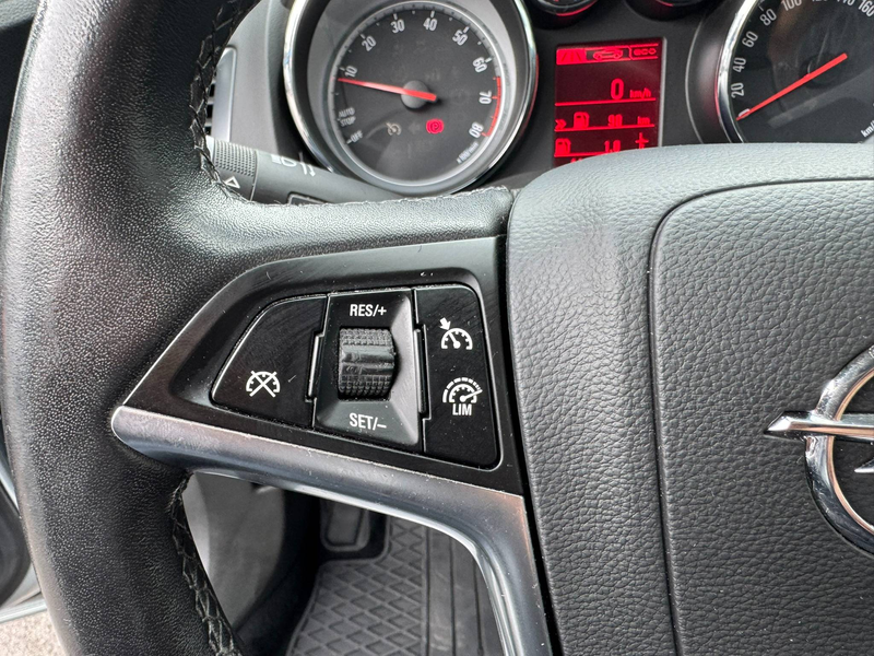 Opel Astra Energy/Facelift/Limo/PDC/Euro5 — photo 25