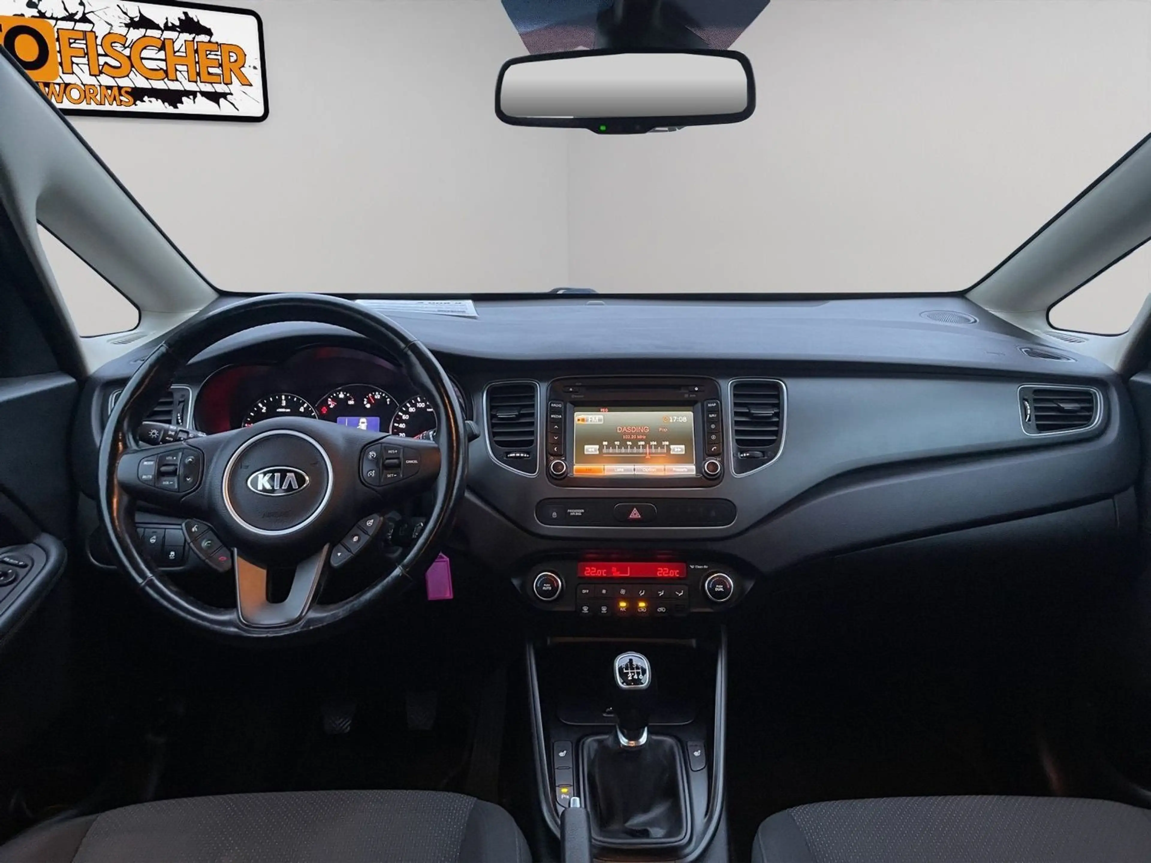 Kia Carens UEFA Euro 2016  1.Hand — photo 9