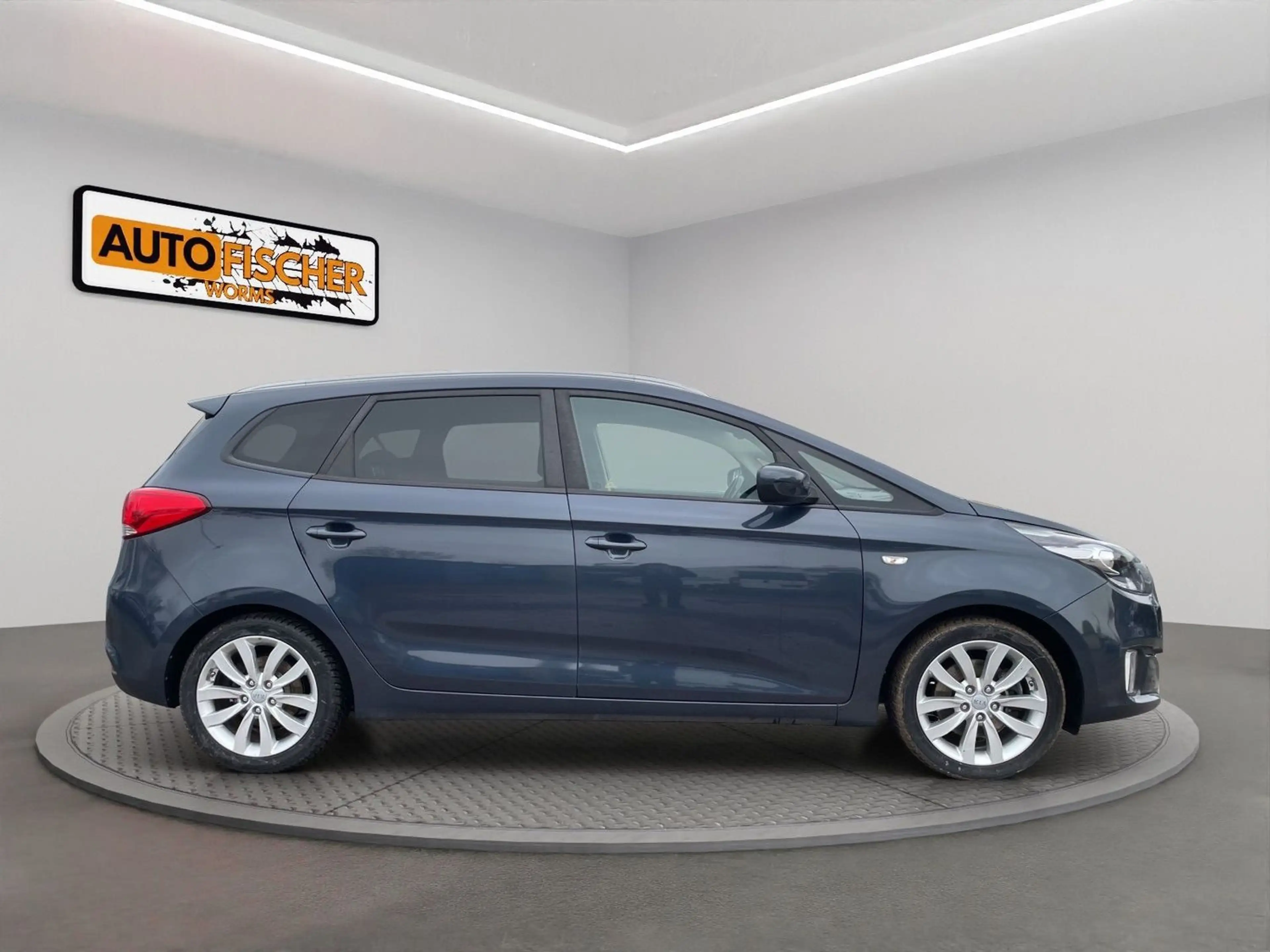 Kia Carens UEFA Euro 2016  1.Hand — photo 8