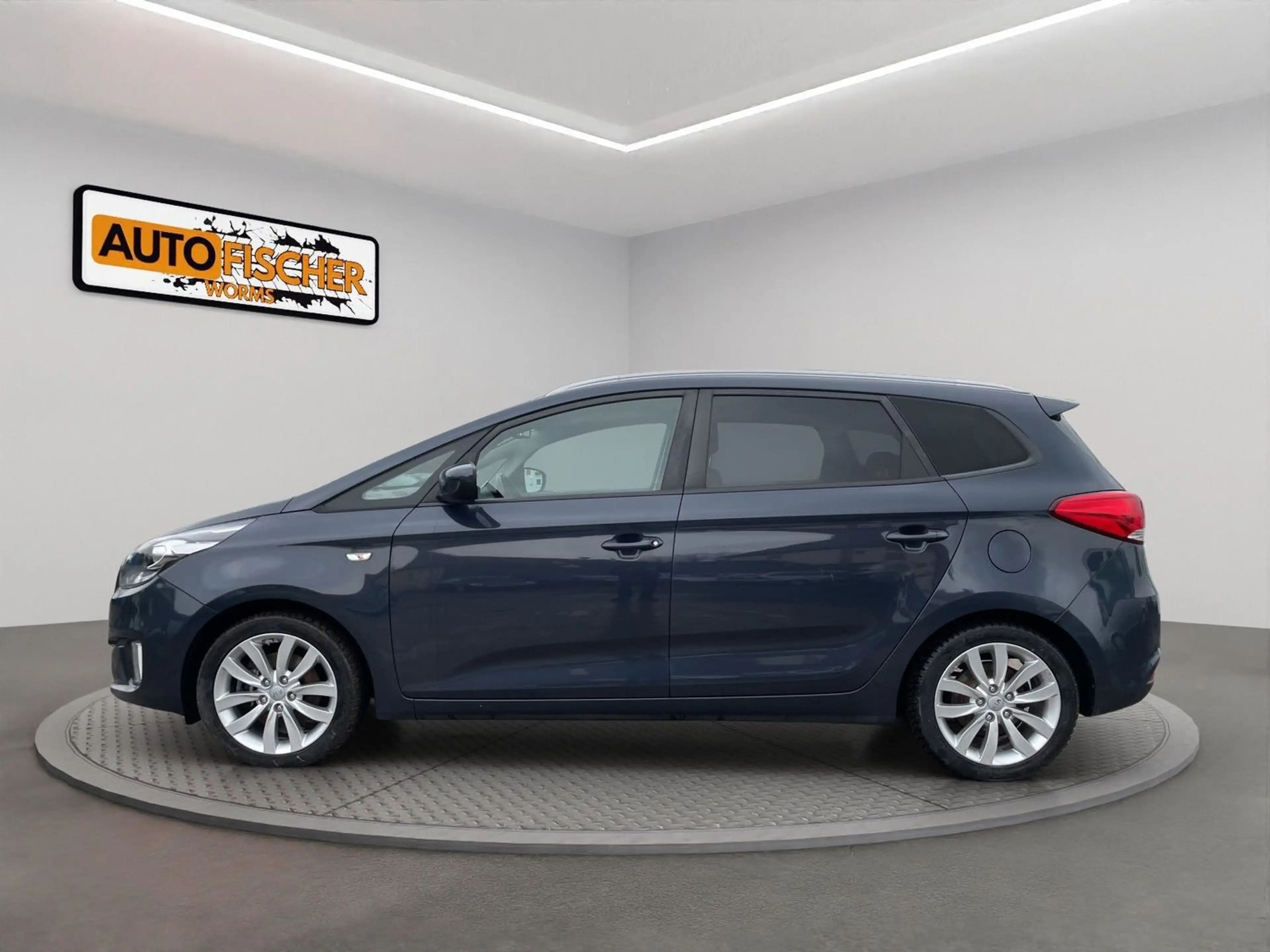 Kia Carens UEFA Euro 2016  1.Hand — photo 4