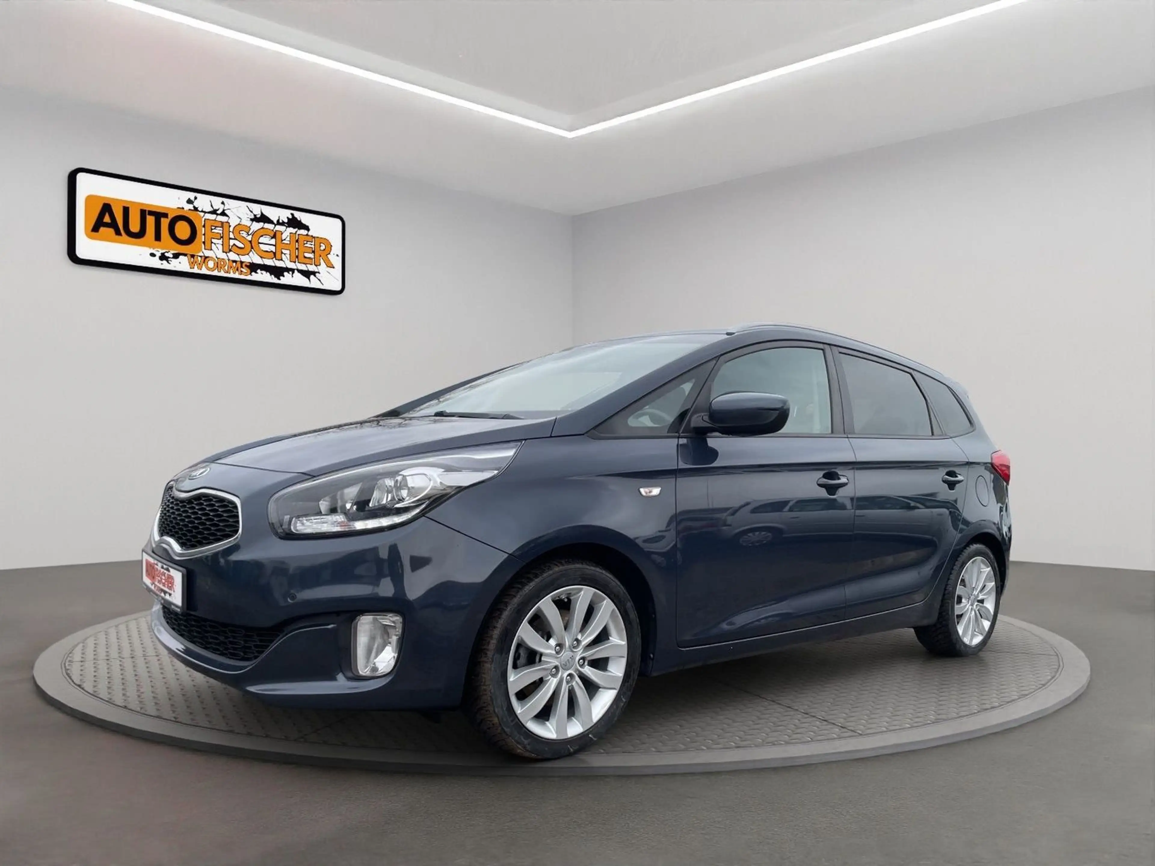 Kia Carens UEFA Euro 2016  1.Hand — photo 3