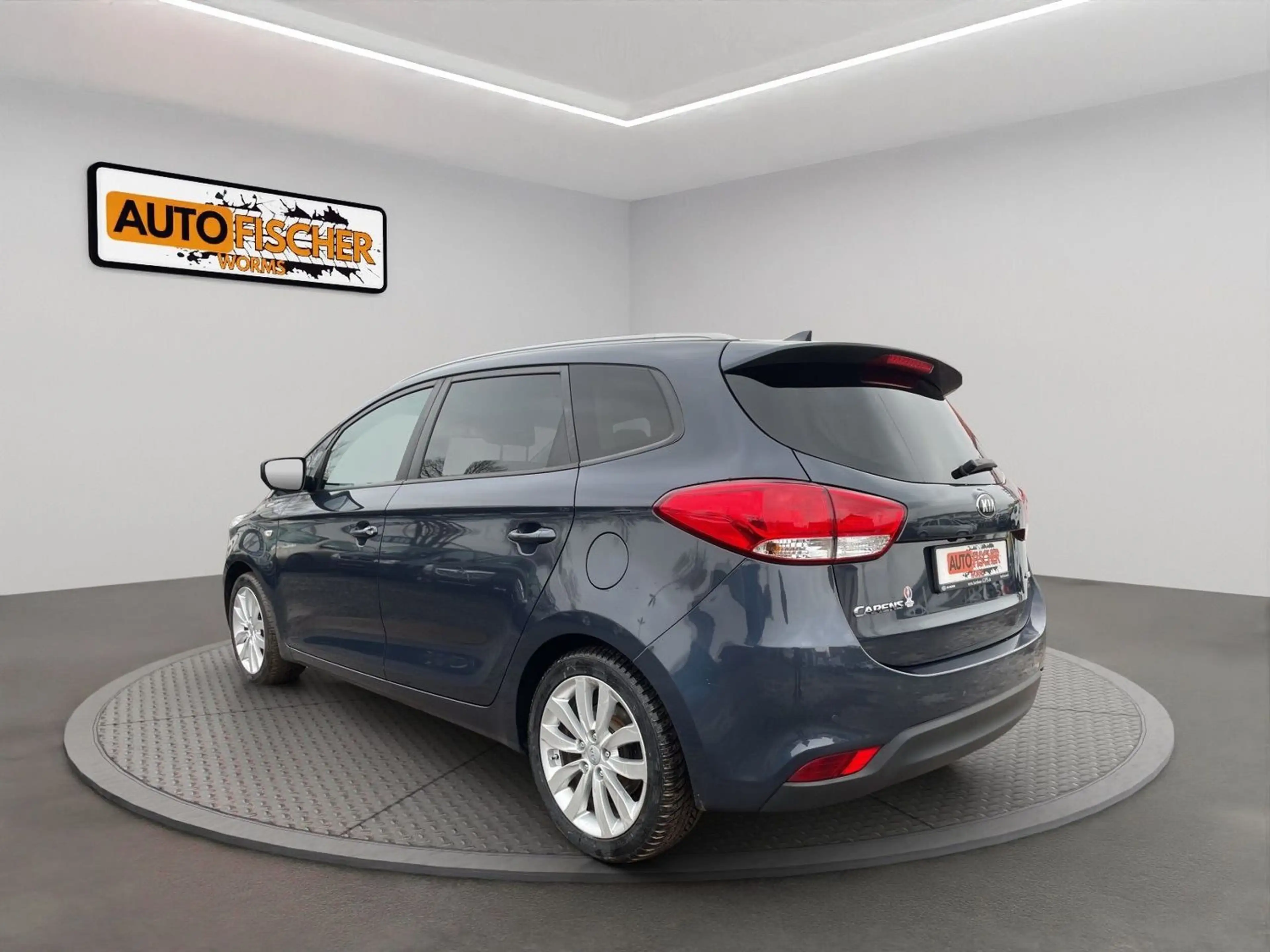 Kia Carens UEFA Euro 2016  1.Hand — photo 5