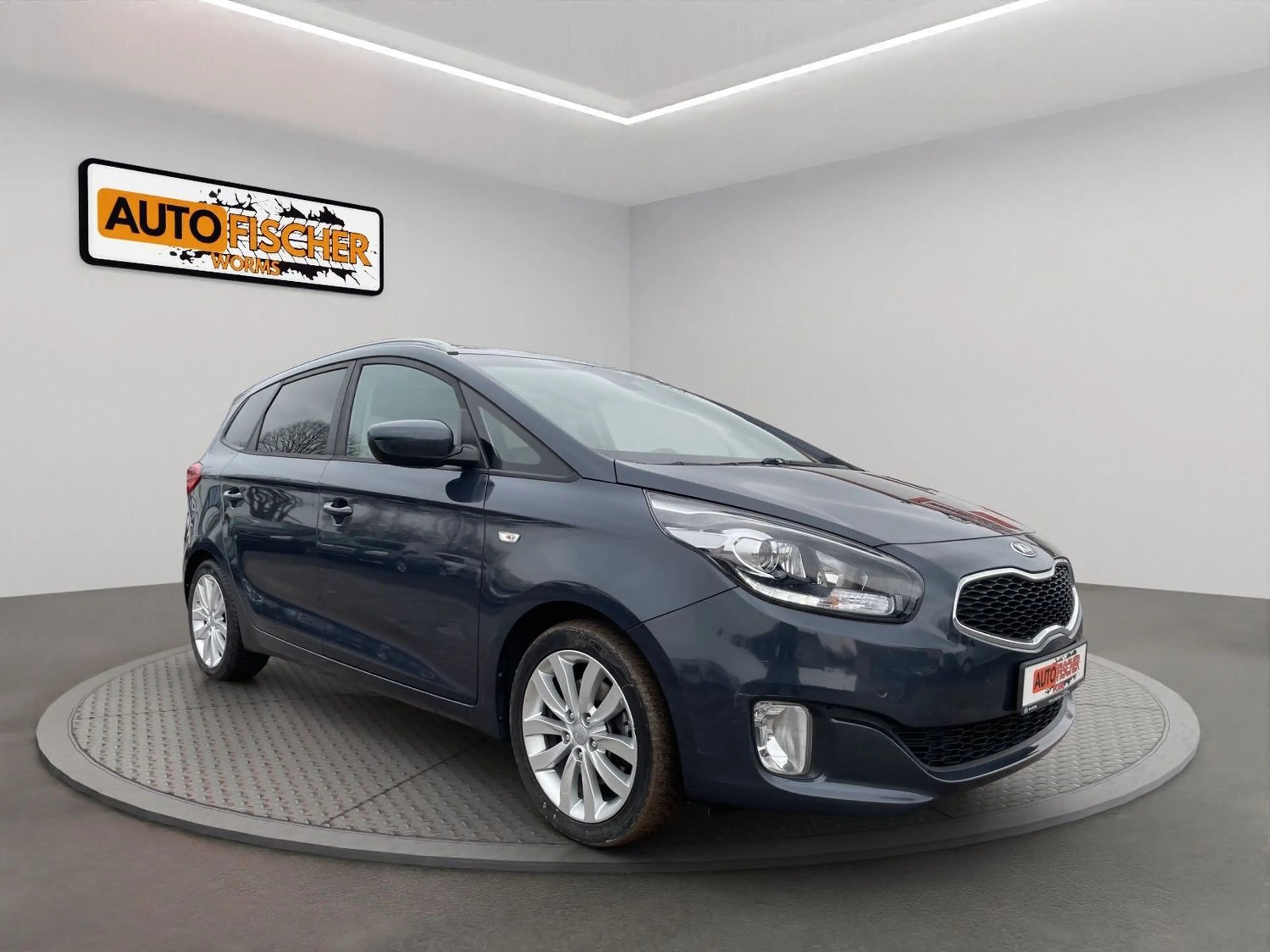 Kia Carens UEFA Euro 2016 1.Hand