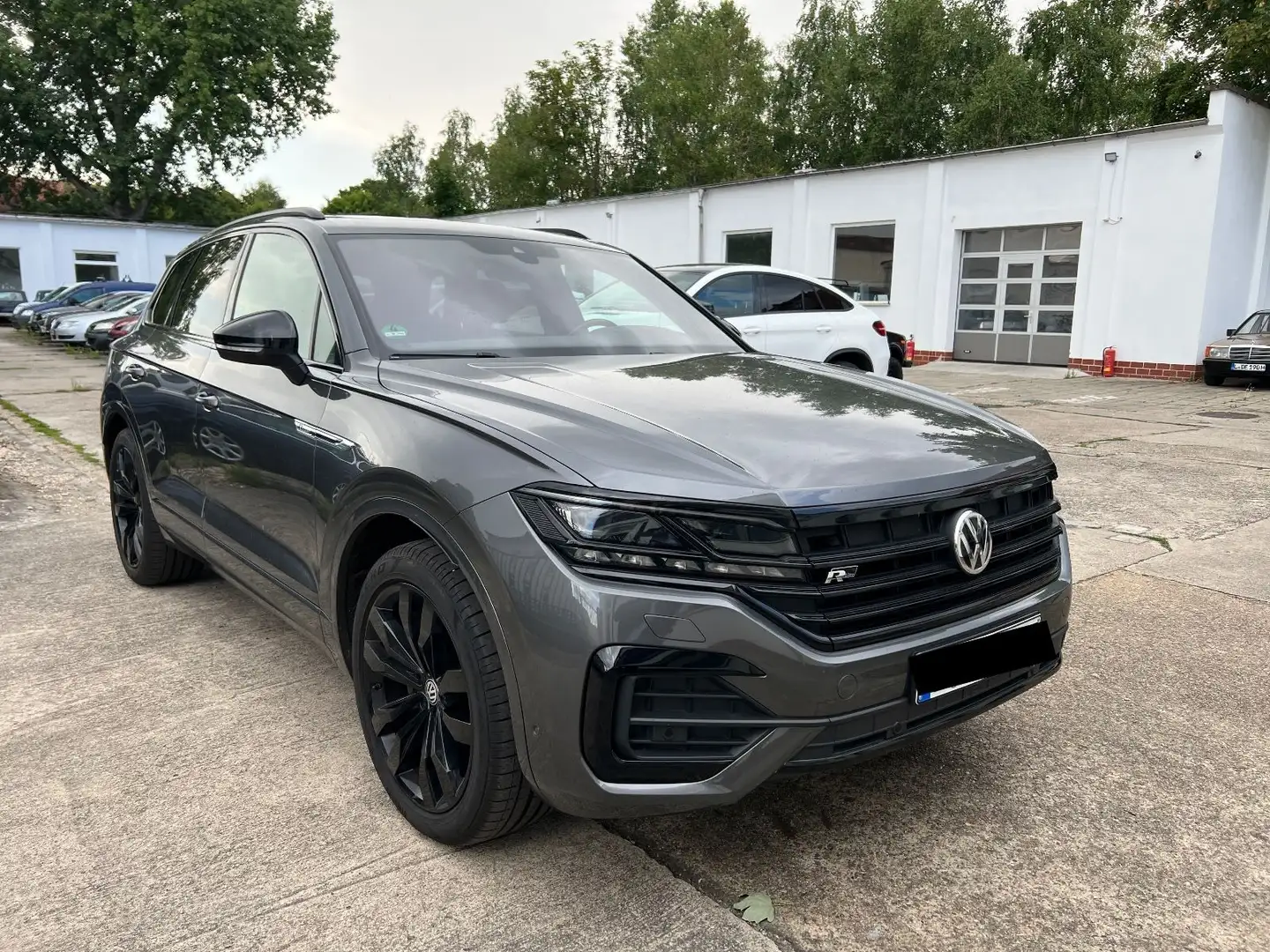 Volkswagen Touareg R-Line 3.0 TDI 4Motion, Panorama Grau - 1