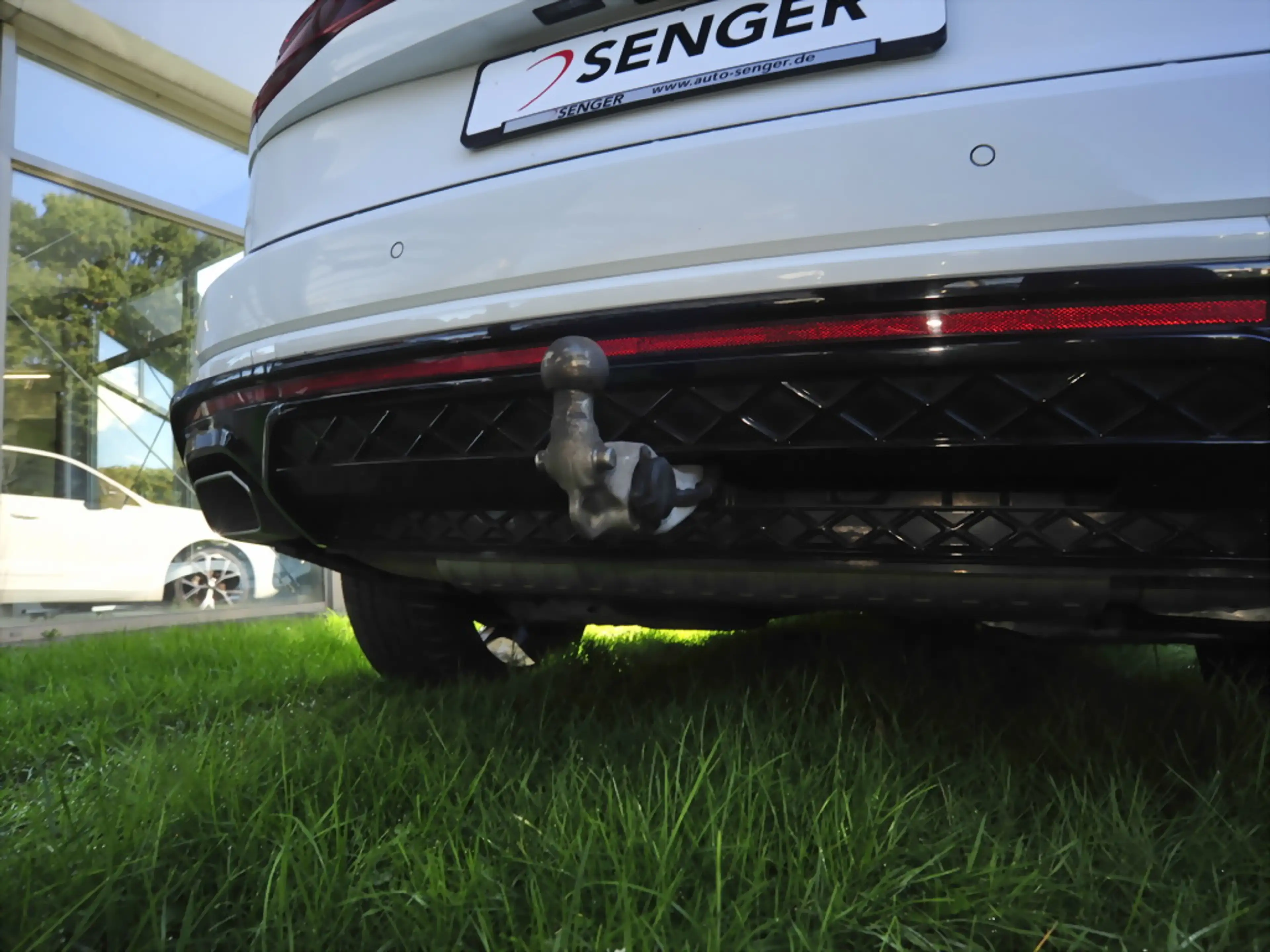 Volkswagen Touareg 3.0 TDI R-Line Pano AHK Matrix — photo 11