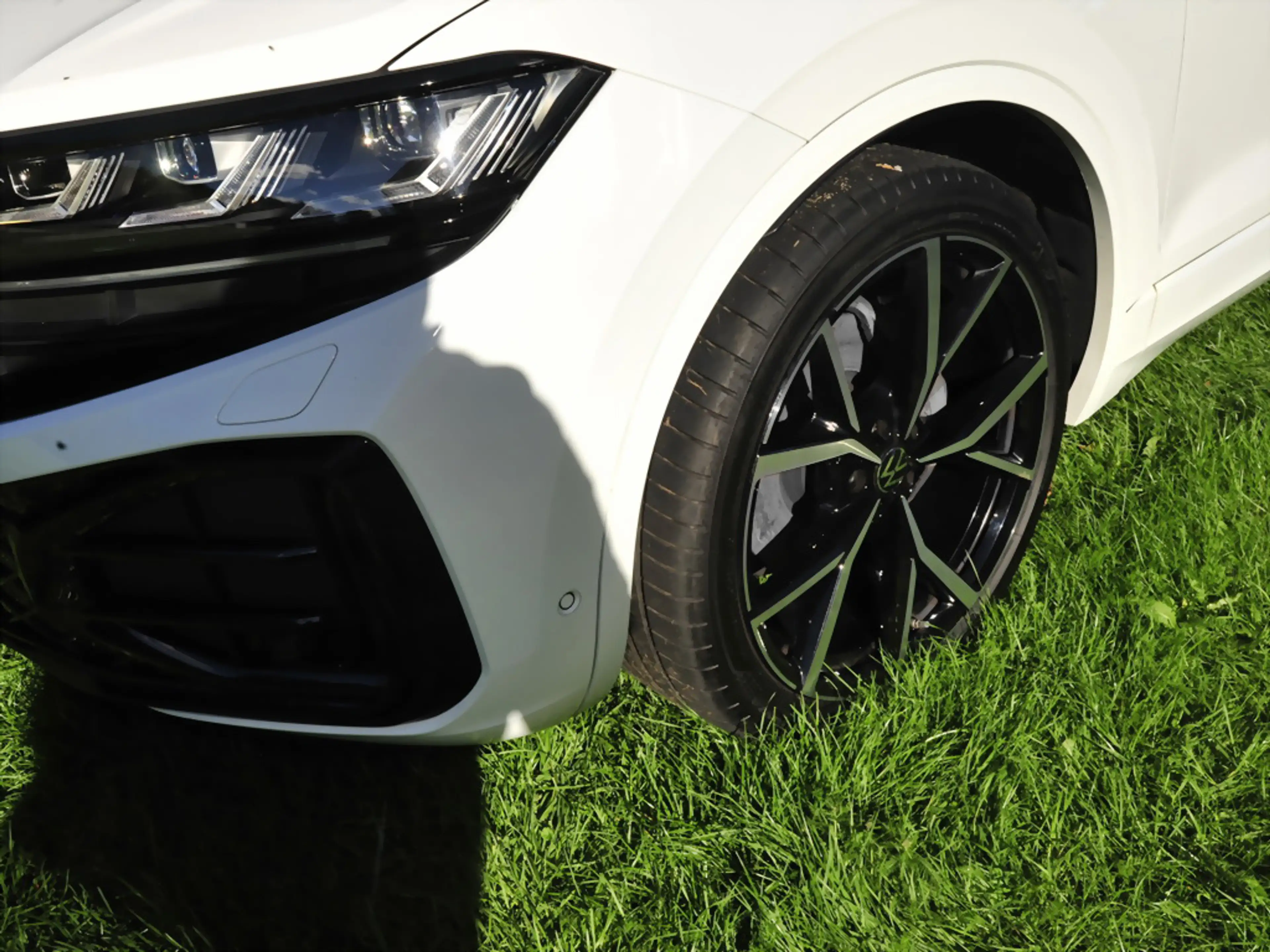 Volkswagen Touareg 3.0 TDI R-Line Pano AHK Matrix — photo 4