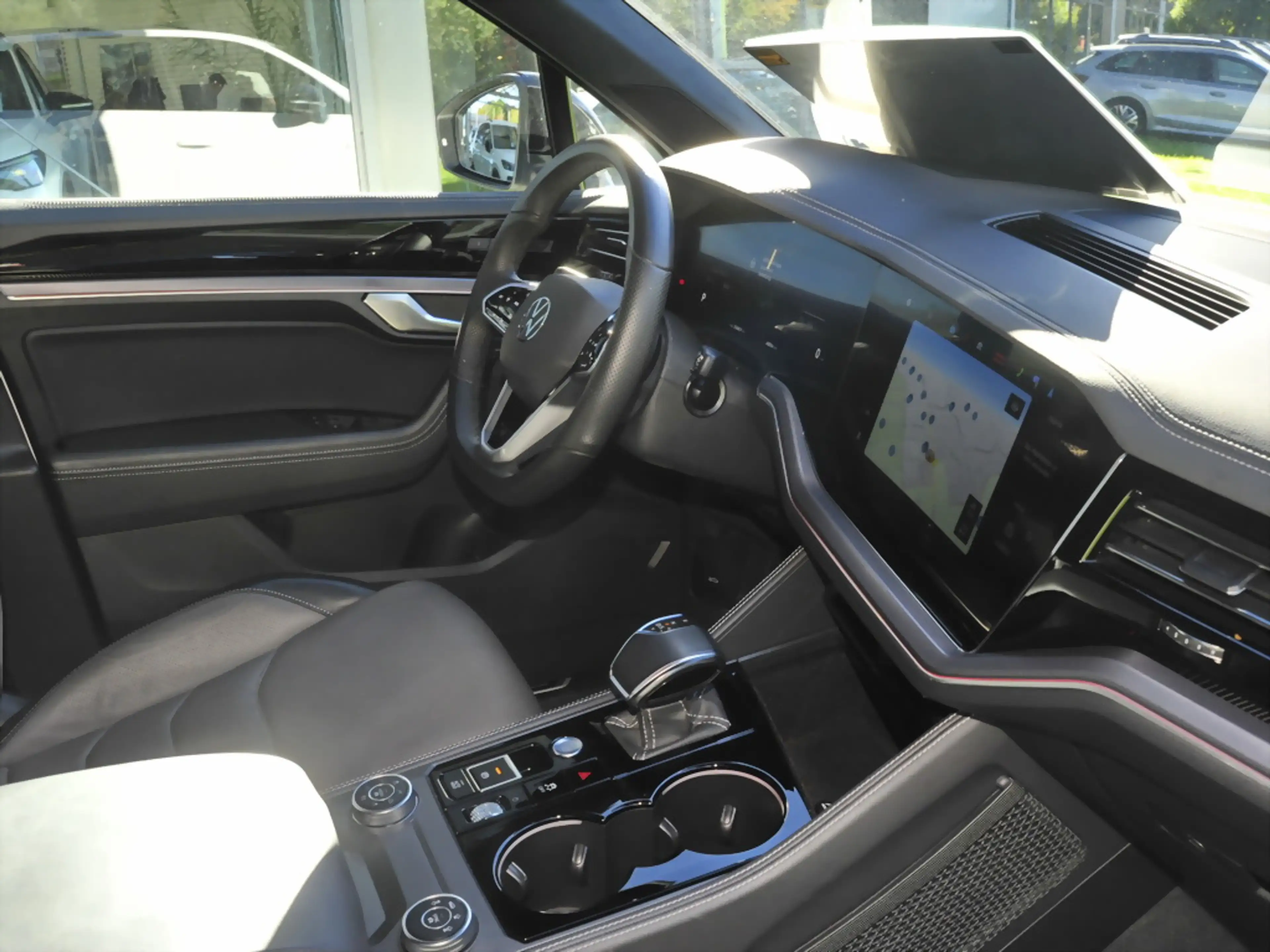 Volkswagen Touareg 3.0 TDI R-Line Pano AHK Matrix — photo 5
