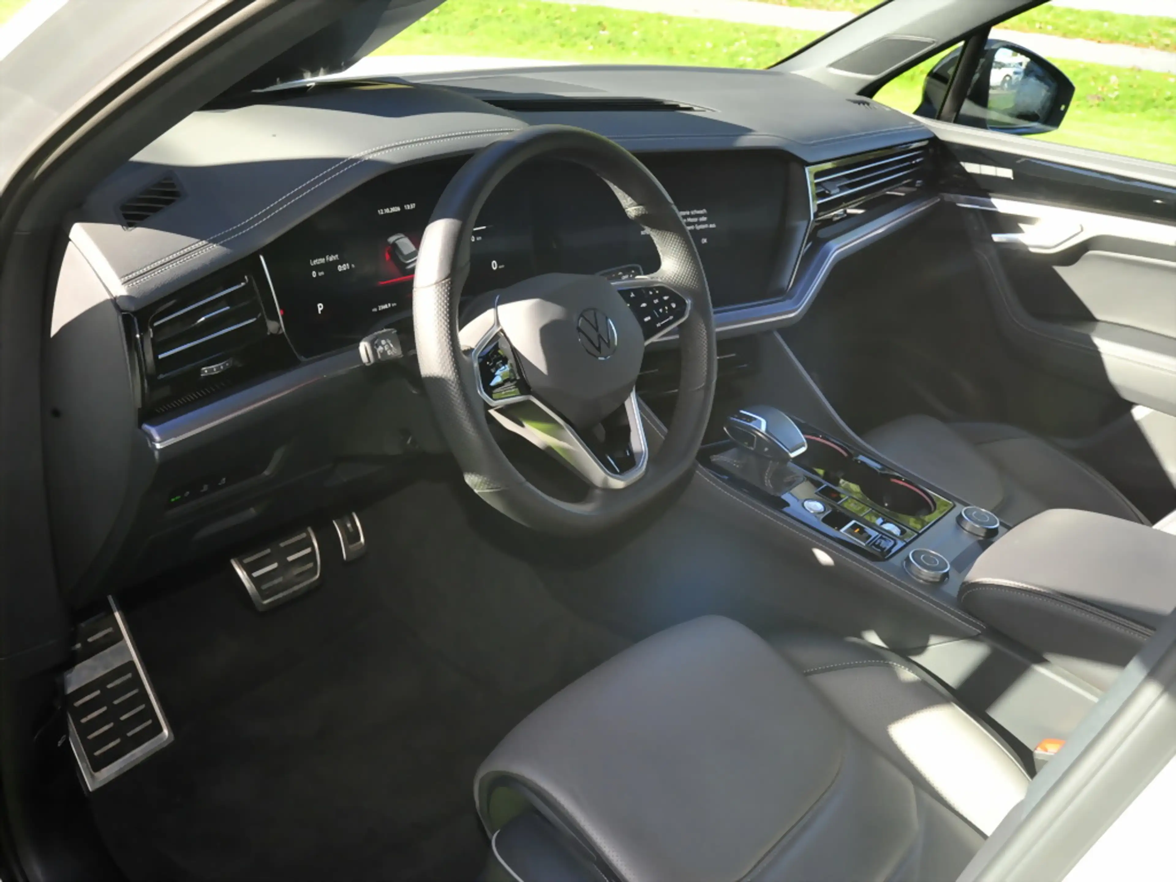 Volkswagen Touareg 3.0 TDI R-Line Pano AHK Matrix — photo 9