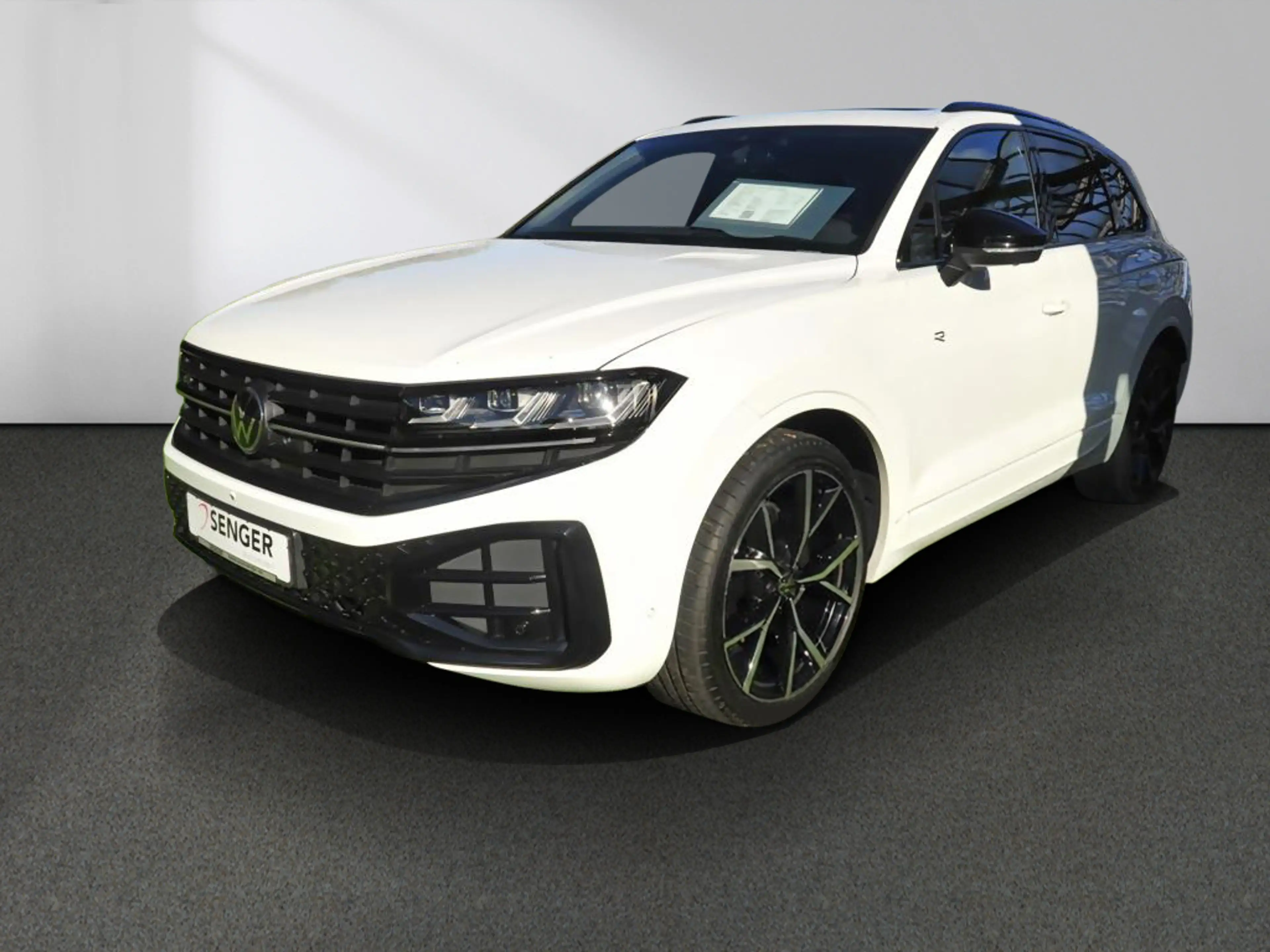 Volkswagen Touareg 3.0 TDI R-Line Pano AHK Matrix — photo 12