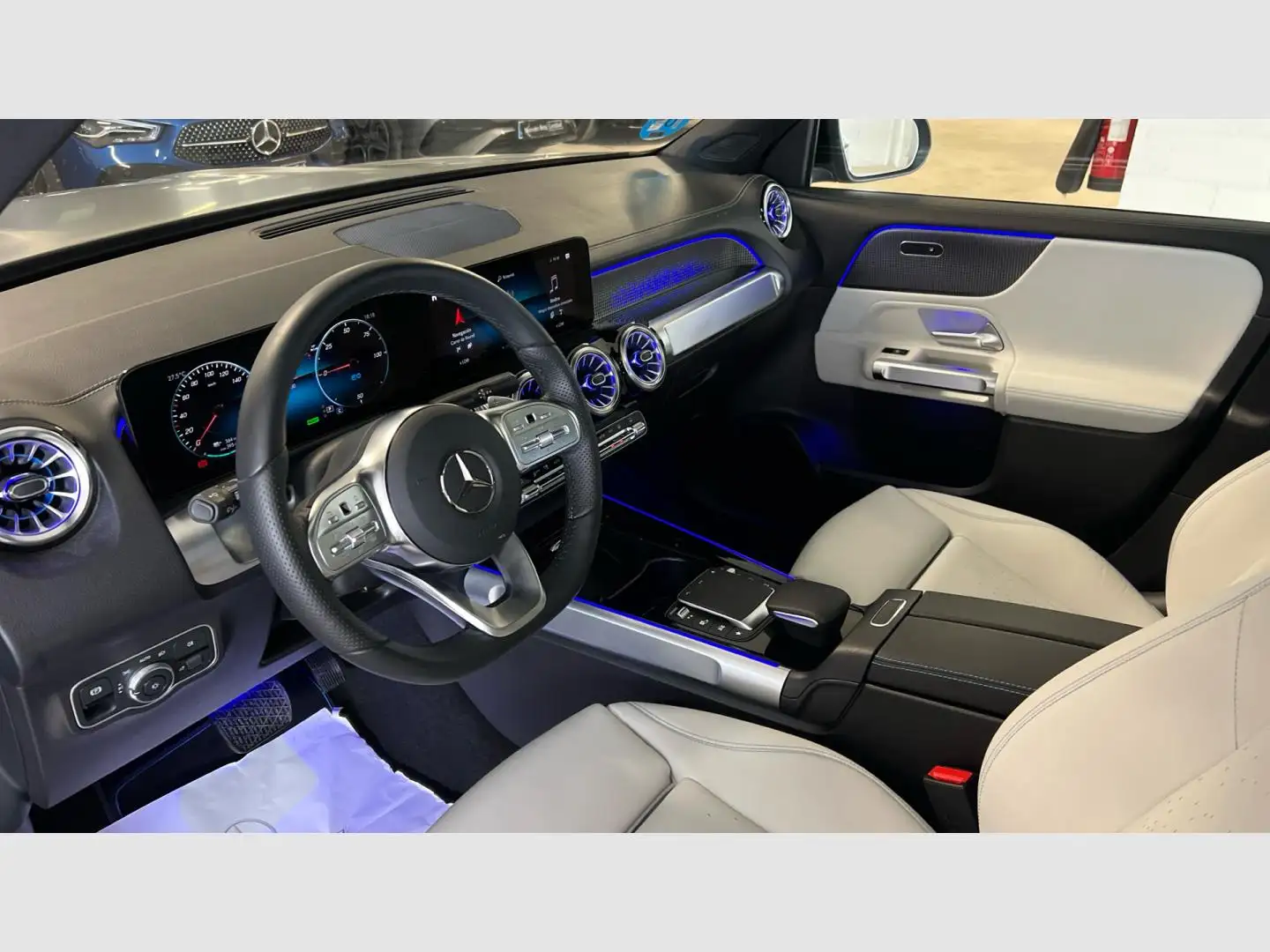 Mercedes-Benz EQB 300 4Matic Szürke - 2