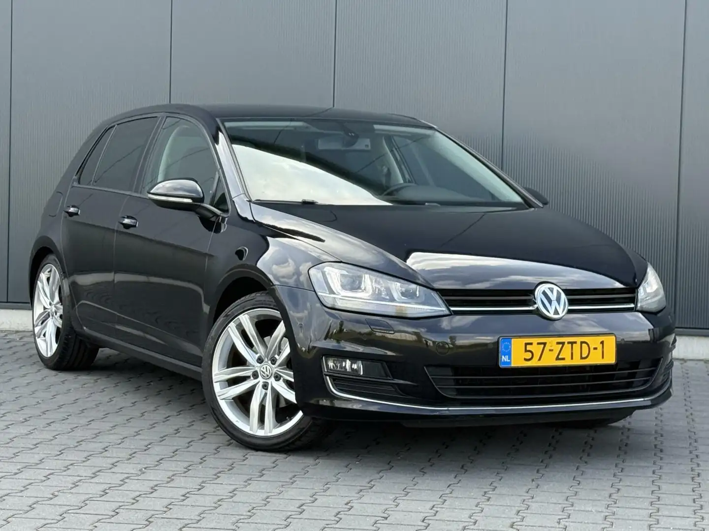 Volkswagen Golf 1.4 TSI Highline DSG - Xenon - Alcantara - Navi Zwart - 2