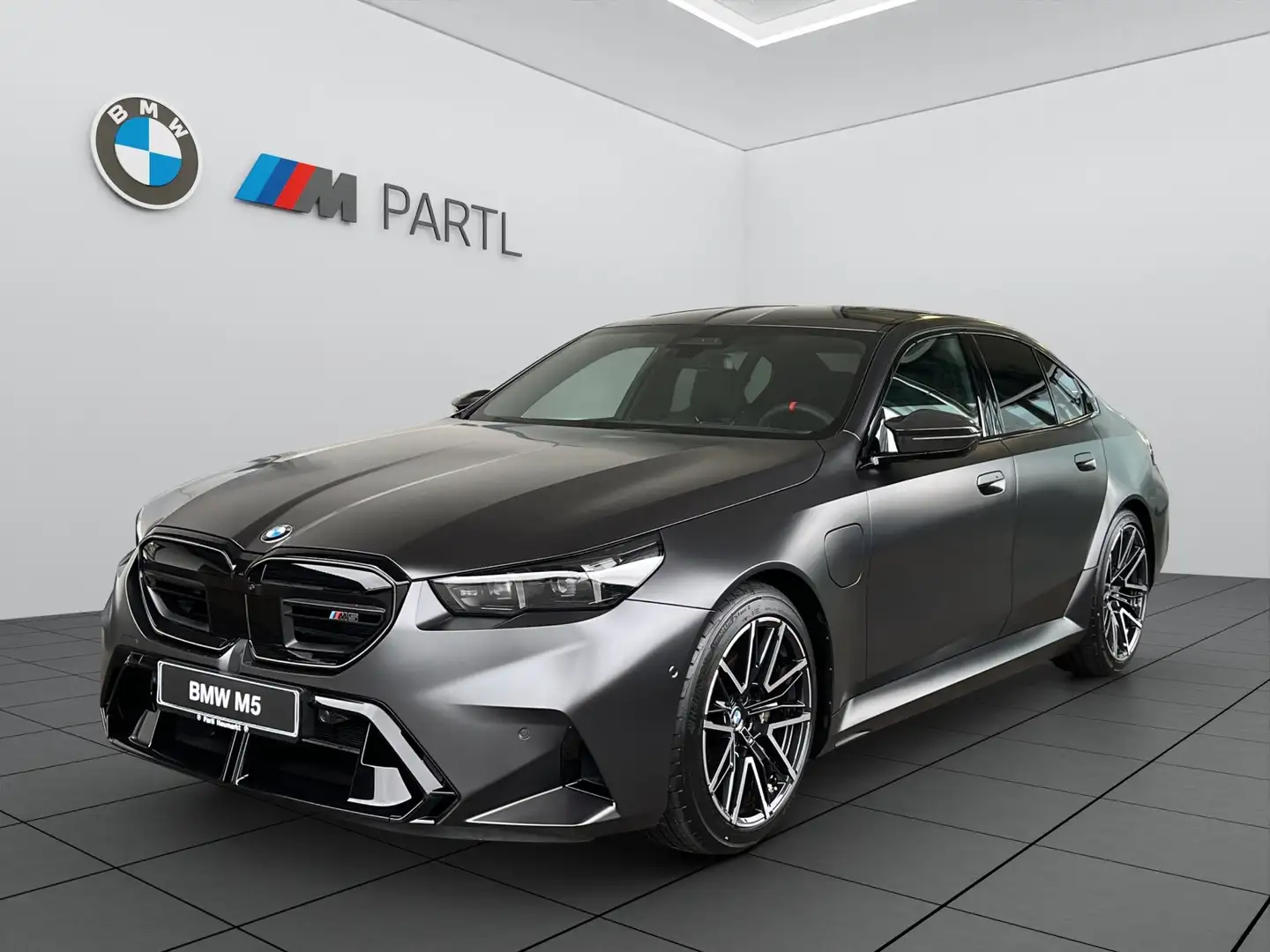 BMW M5 Limousine M-DriversP. ULTIMATE Package Grijs - 1