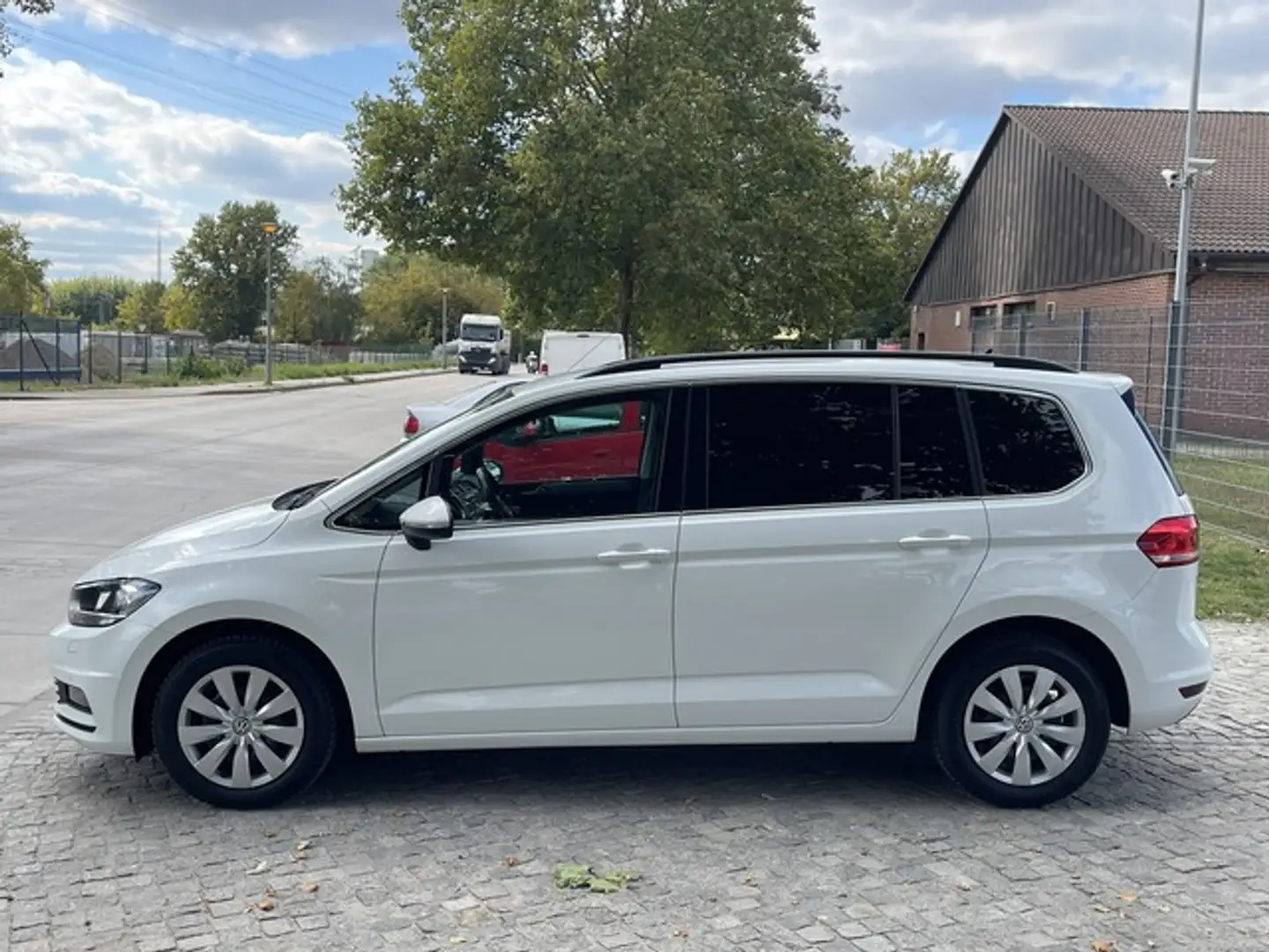 Volkswagen Touran 1.6 TDI BMT *7-Sitzer*HU/AU NEU* Weiß - 1