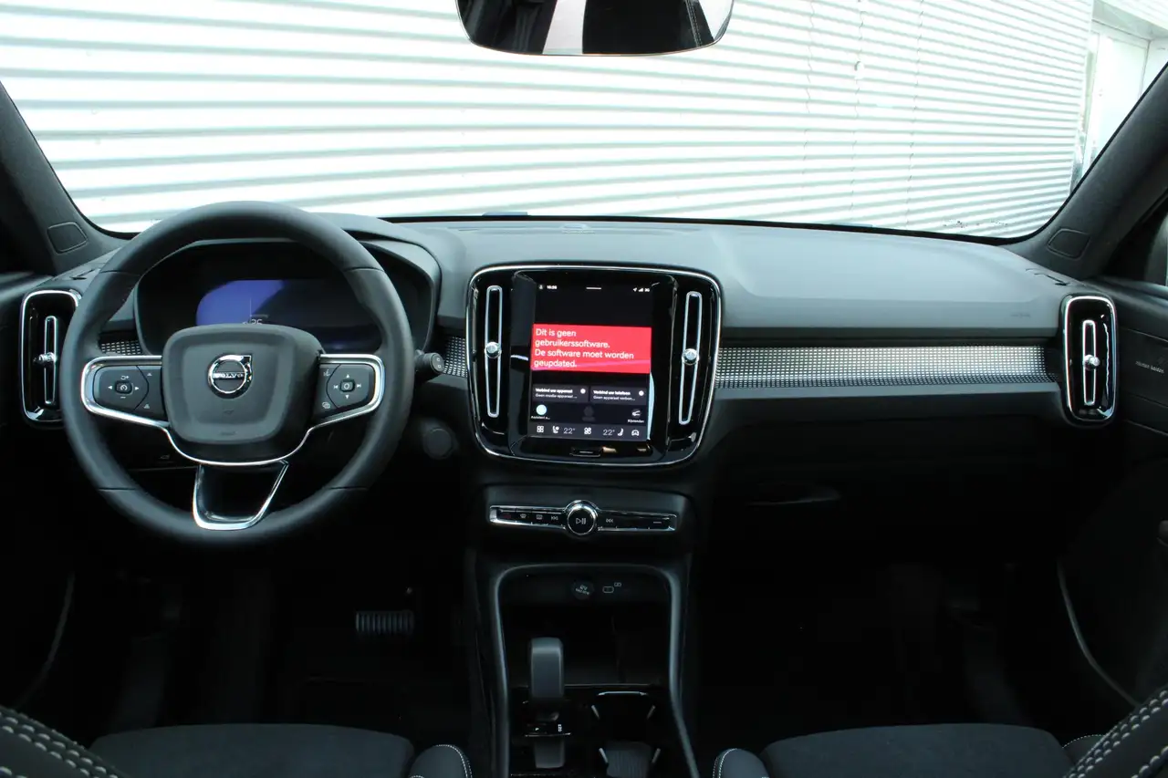 Volvo EX40 2026