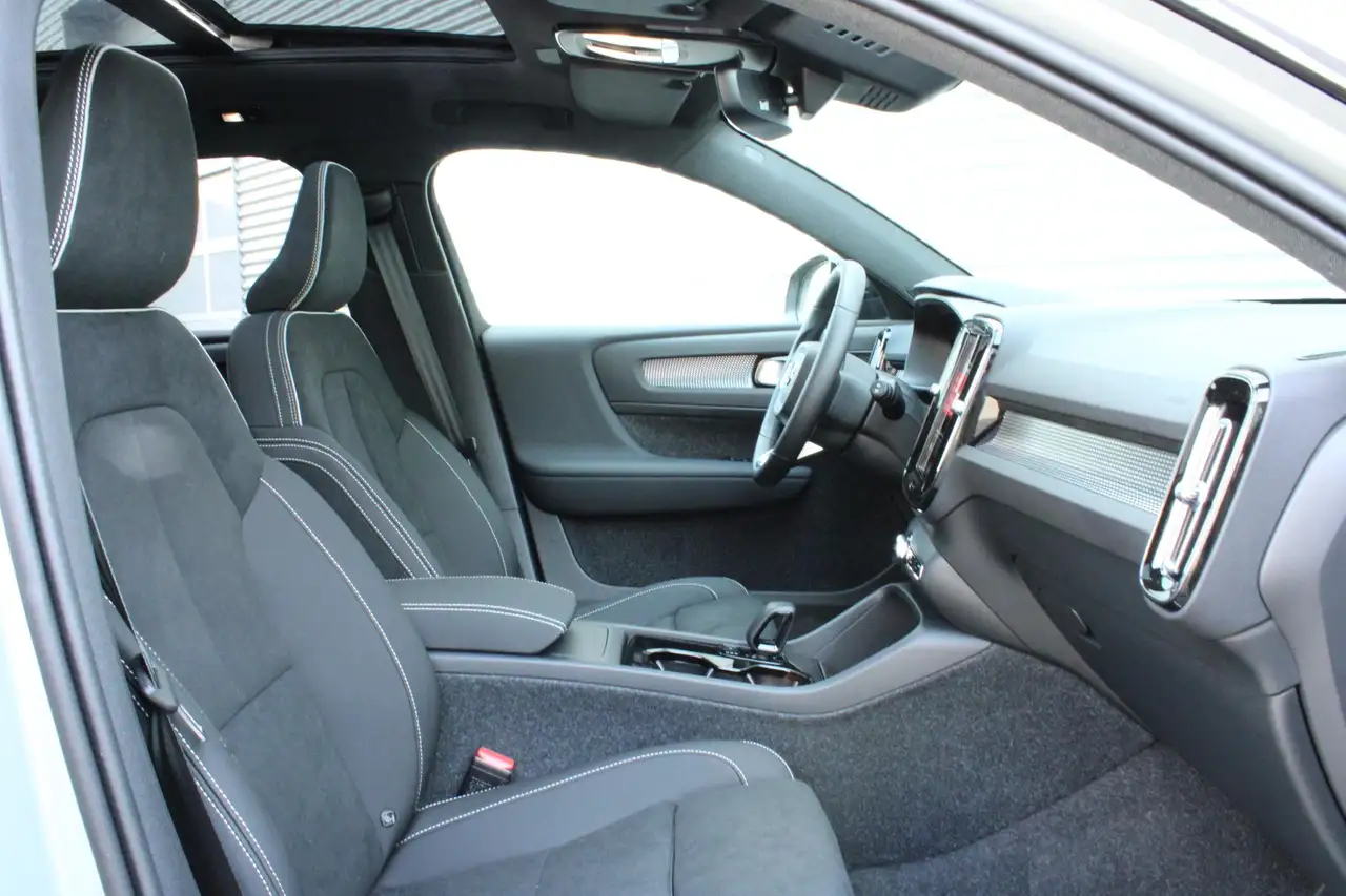 Volvo EX40 2026
